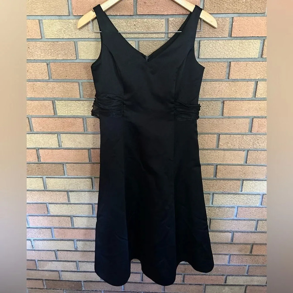 David's Bridal Size 16 Junior Black Midi Length Dress Sleeveless - Picture 1 of 3